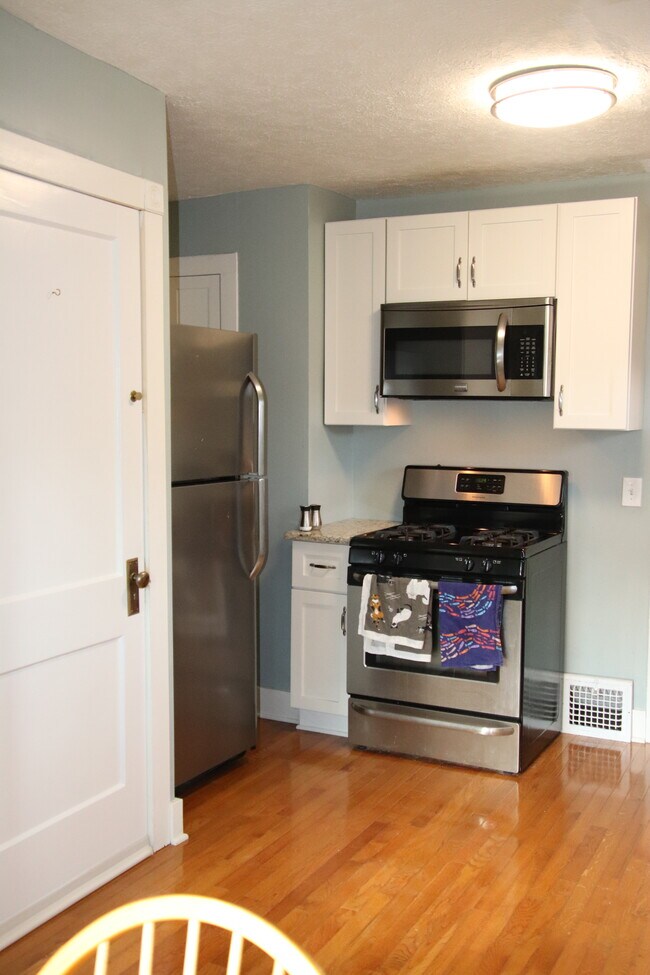 Building Photo - 2034 Warren Rd