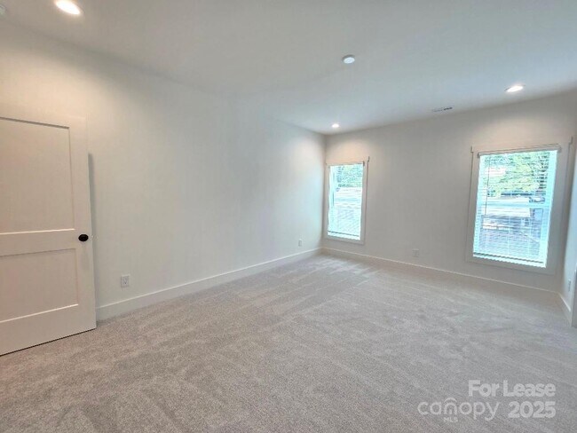 Building Photo - 511 Bowman Rd