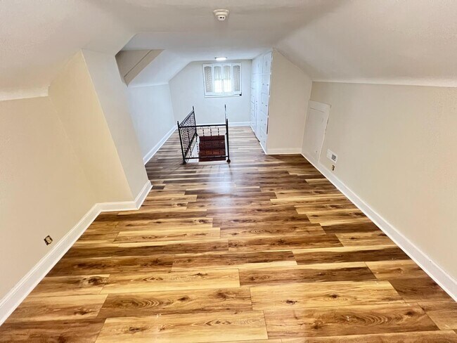 Building Photo - 15 Mann Ct