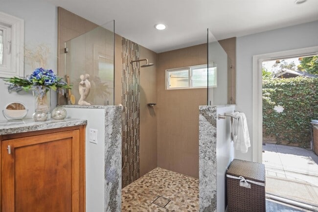 Building Photo - 1040 Alameda Blvd