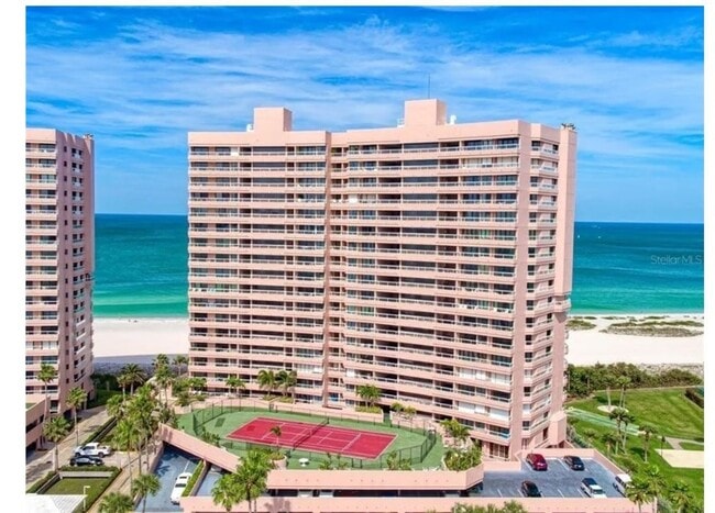 Primary Photo - Newly Renovated Beachfront Condo with Stun...