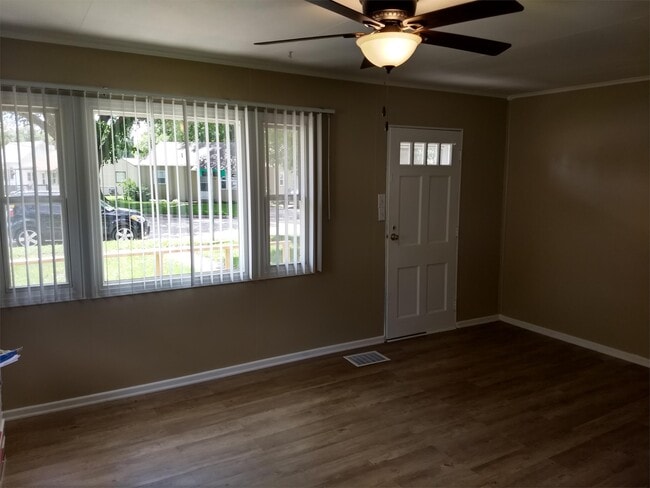 Building Photo - 1944 Elm St