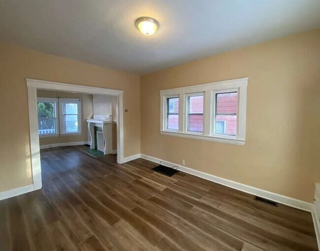 Building Photo - Welcome to your next home!