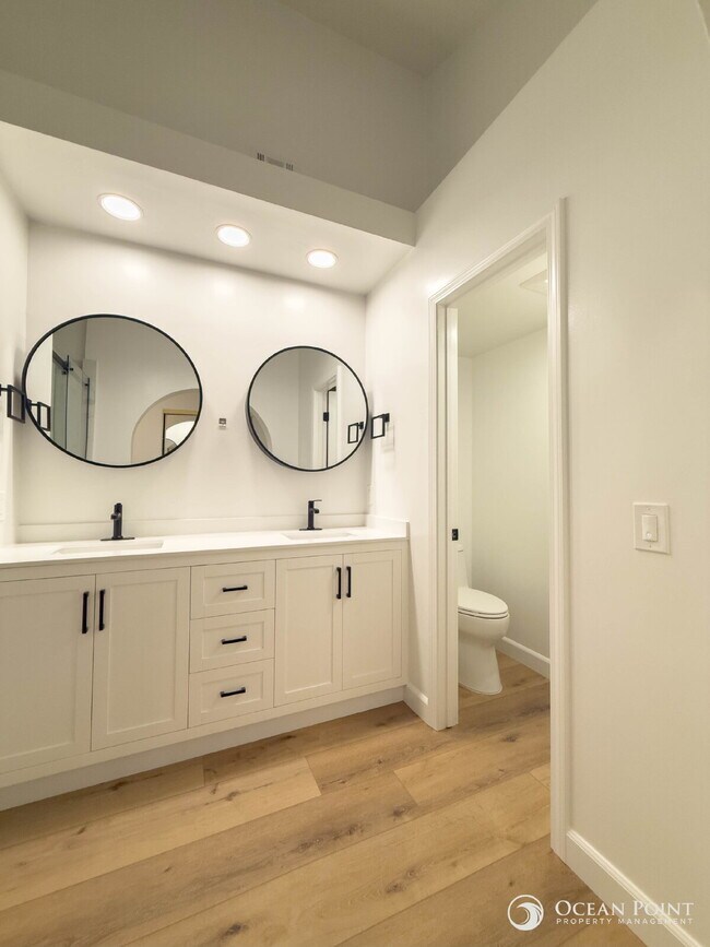 Building Photo - Newly Remodeled 2 Bedroom Condo for Rent i...