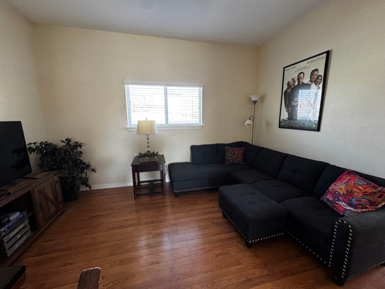 Building Photo - 319 S Olive St