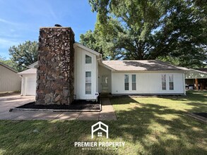 Building Photo - Charming 3BR/2BA Bartlett Area Home | Vaulted Ceilings, Fireplace & Stainless Steel Stove