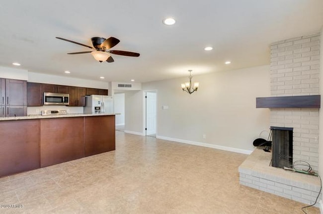 Building Photo - 110 W Del Rio Dr