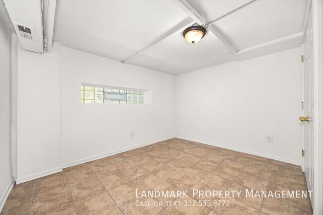 Building Photo - 4144 N Mozart-Garden unit