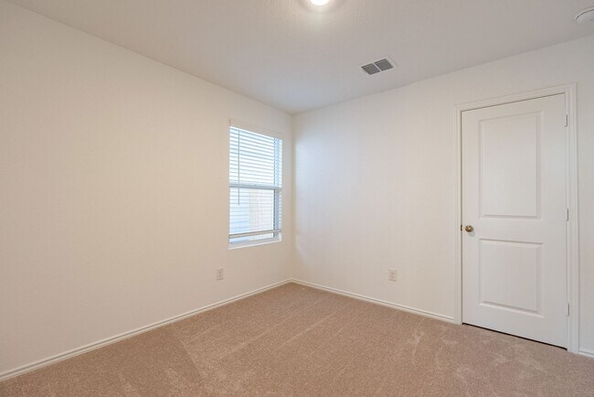 Building Photo - Stunning 3 bedroom, 2 bathroom home in Kyle!!!