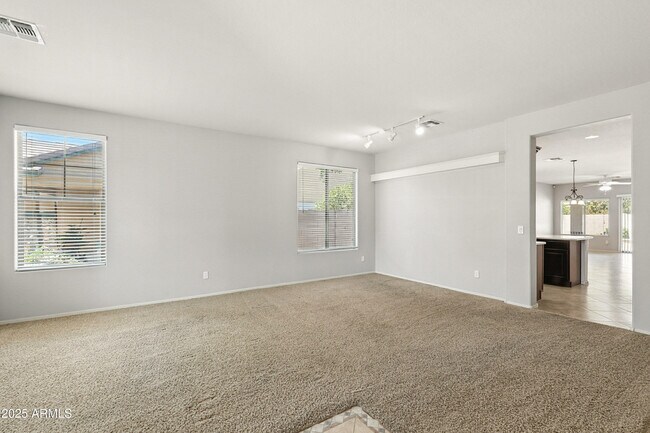 Building Photo - 4052 E Cullumber St