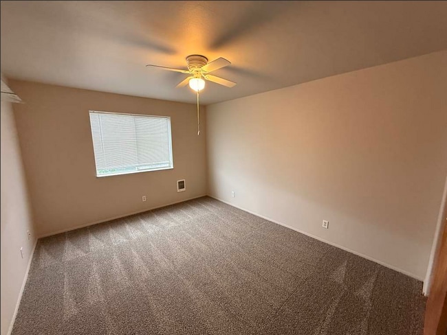 Building Photo - 2950 NE Nikki Ct