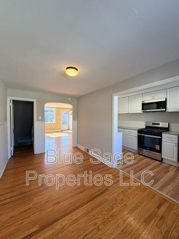 Building Photo - 5207 Westbrook Dr