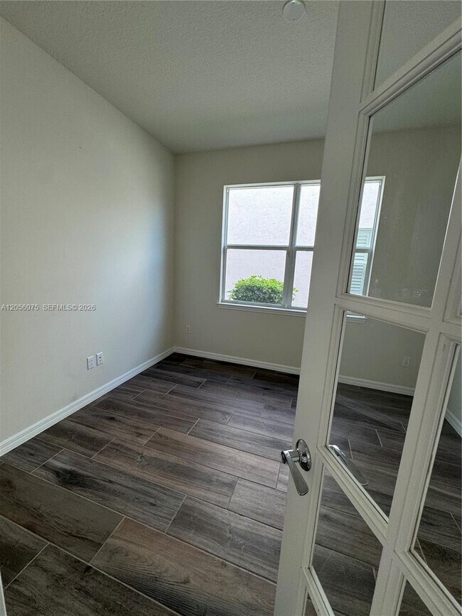 Building Photo - 4729 Greenway Dr