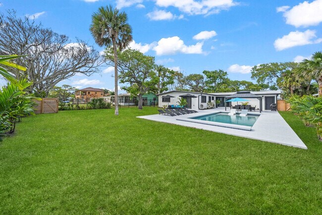 Building Photo - 115 Esther Dr