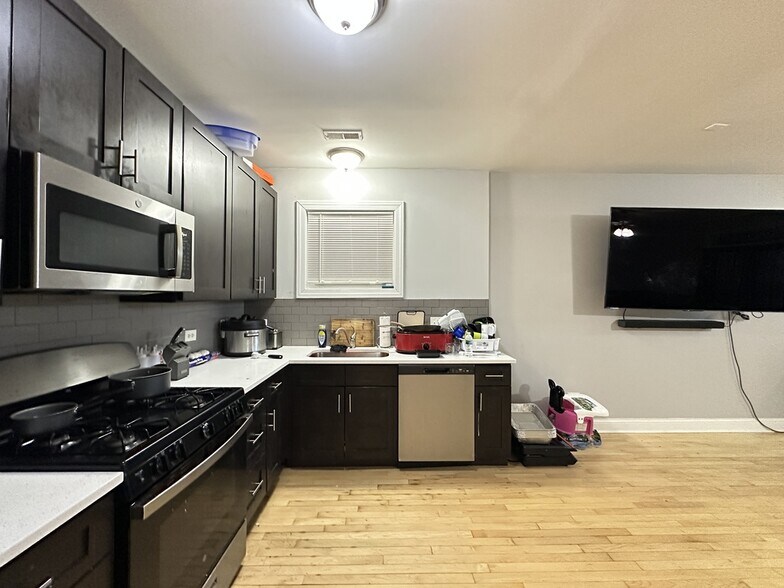 Building Photo - 364 N Hamlin Ave