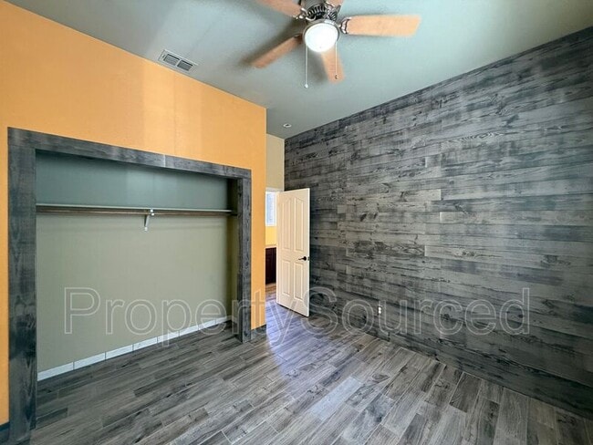 Building Photo - 523 Ruess Rd