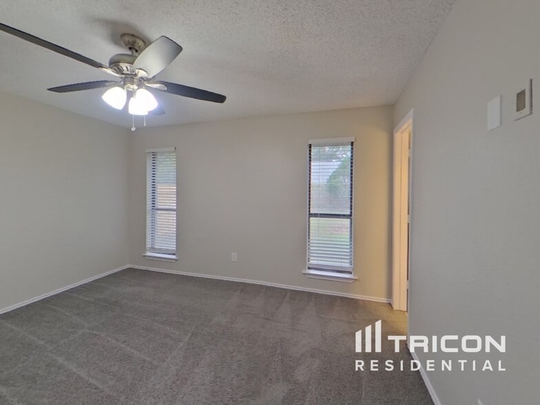 Building Photo - 3910 Lillie St