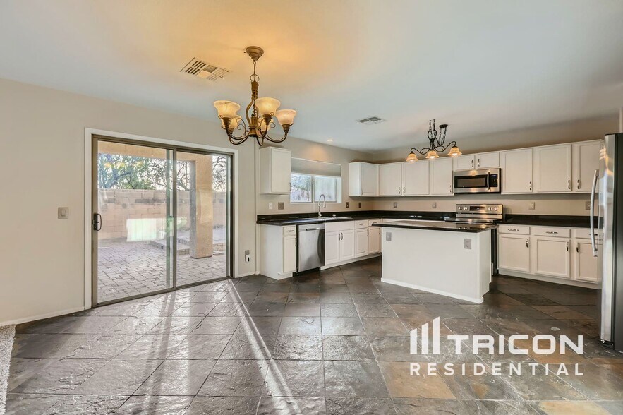 Building Photo - 15923 N 169th Dr