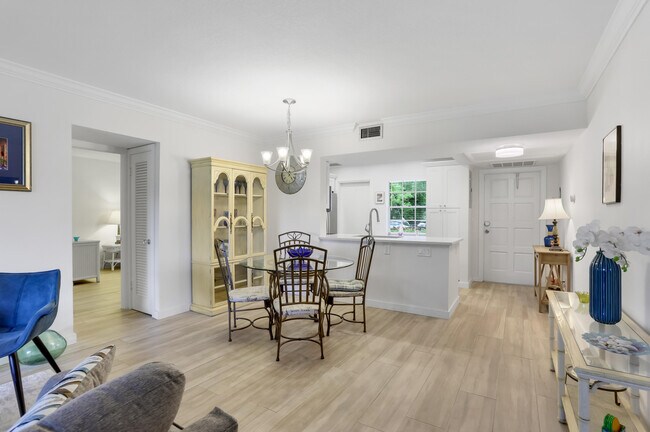Building Photo - 2800 N Palm Aire Dr