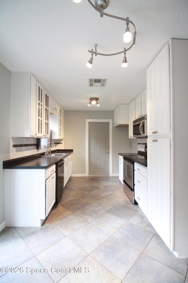 Building Photo - 3325 Elizabeth St