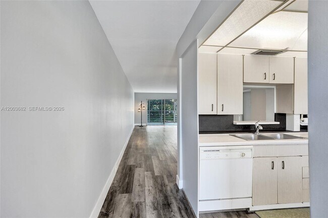 Building Photo - 3001 Portofino Isle