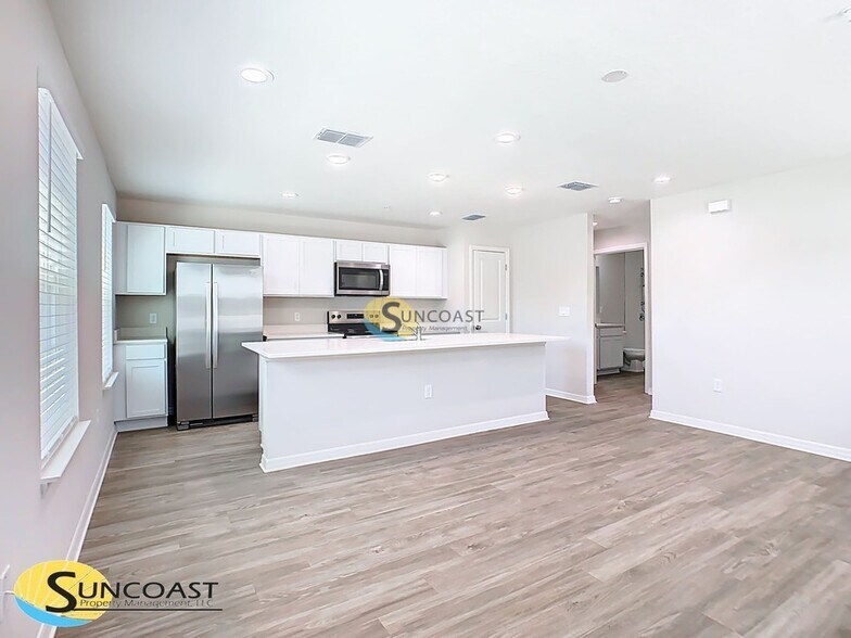 Building Photo - 3821 SW 43rd Ct