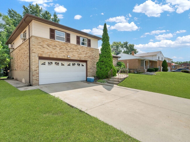 Building Photo - 1631 Clay Ct