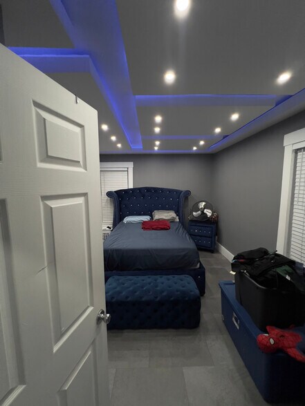 Building Photo - 107 Summer St