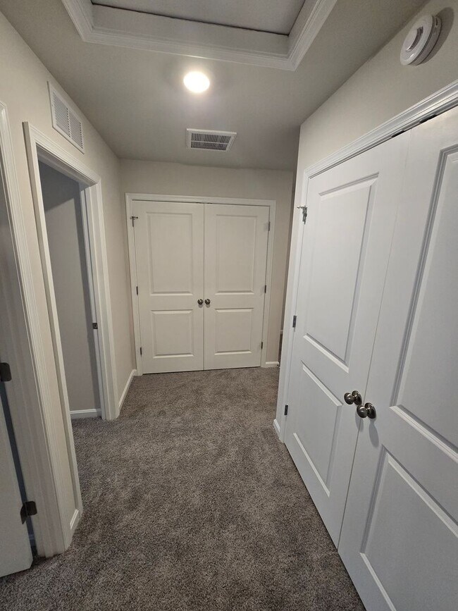 Building Photo - BRAND NEW 3 BEDROOM TOWNHOUSE IN PRINCE GEORGE