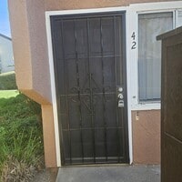 Building Photo - 2 Bedroom Townhouse