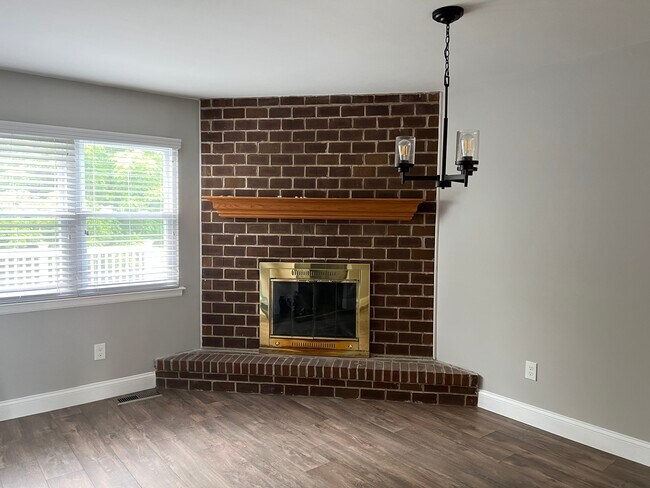 Building Photo - 307 Birch Dr