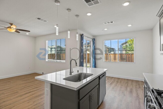 Building Photo - 109 Tranquil Ln