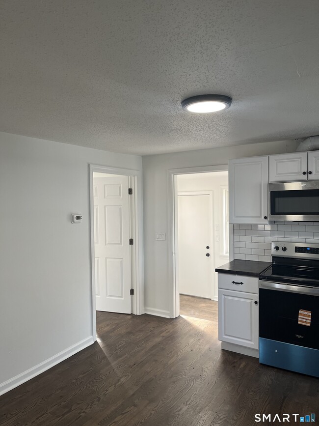 Building Photo - 52 Pearl St