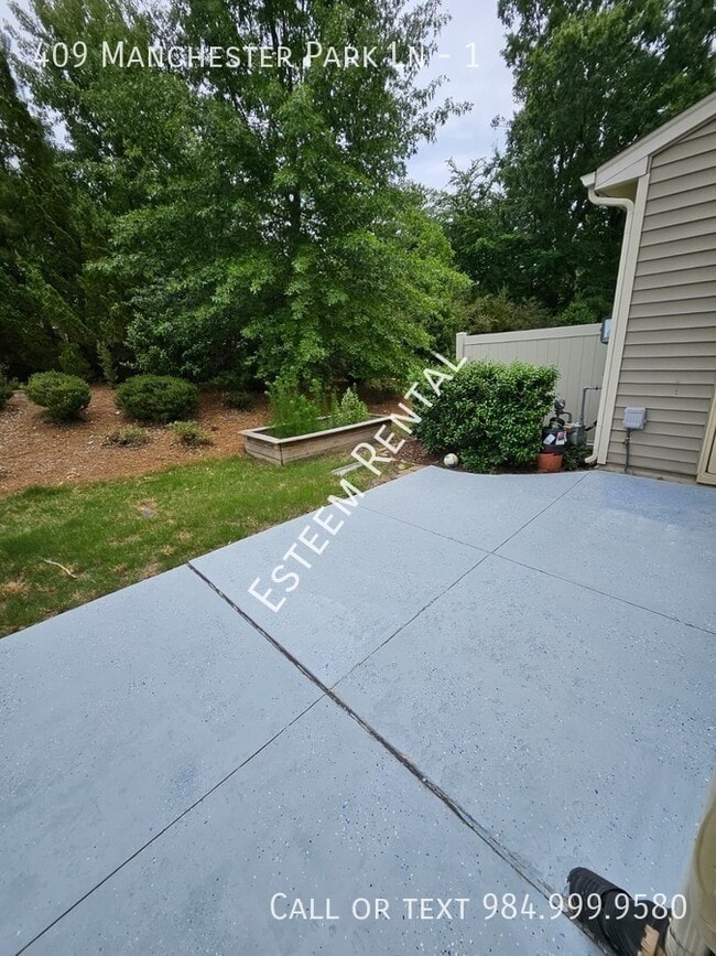 Building Photo - 409 Manchester Park Ln