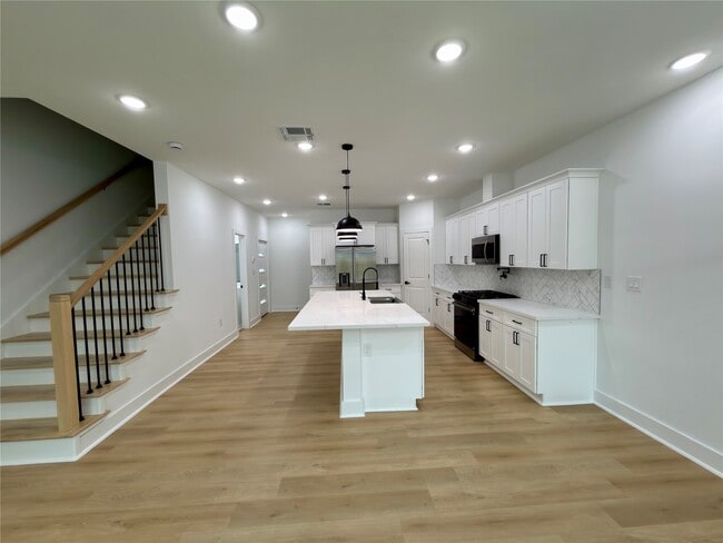 Building Photo - 1806 Benson St