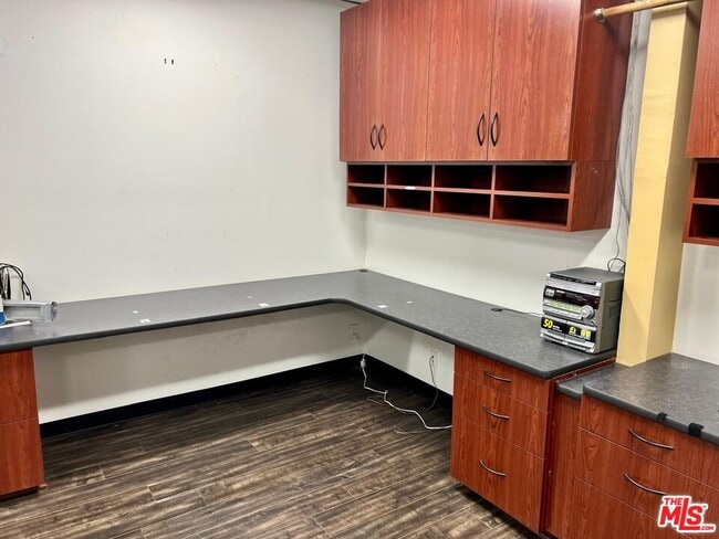 Building Photo - 7353 Canoga Ave