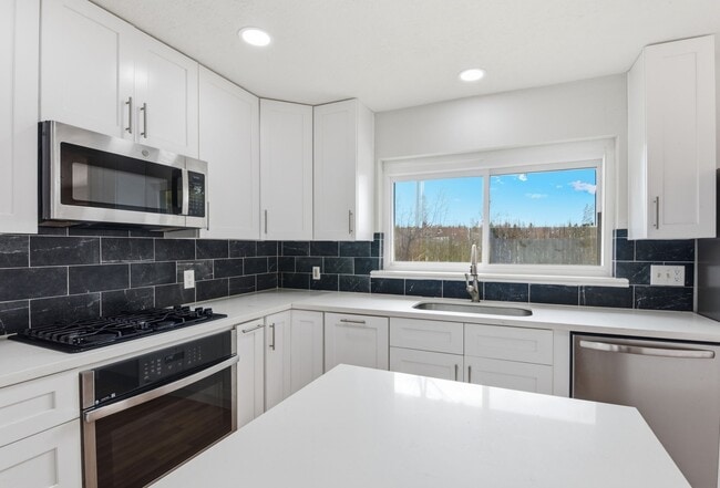 Building Photo - 4929 Libbey Dr