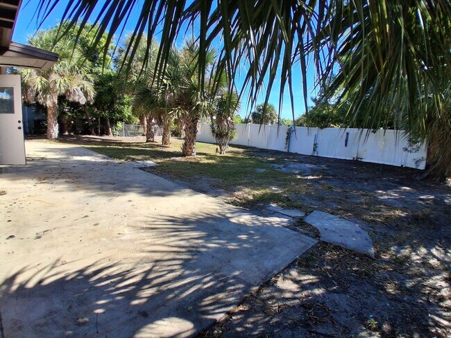 Building Photo - 21995 Catherine Ave