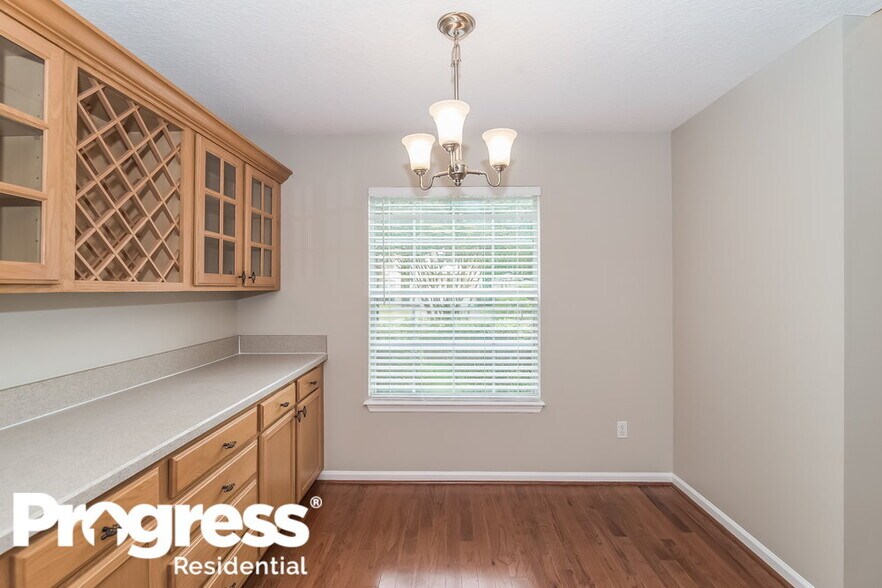 Building Photo - 573 Redberry Ln