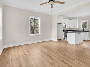 Building Photo - Beautifully renovated 2-bedroom, 2-bathroo...