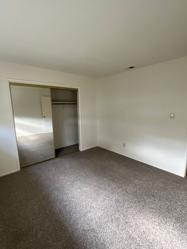 Building Photo - SPACIOUS 3 BED HOME IN ROCKLIN!!
