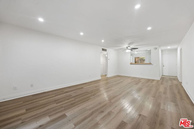 Building Photo - 18350 Hatteras St