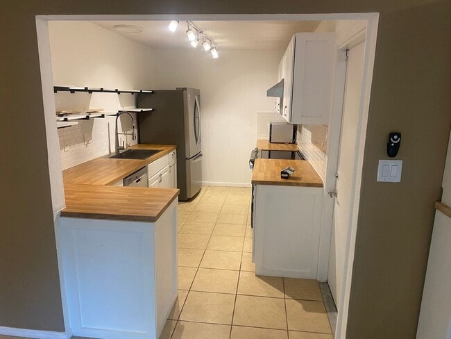 Building Photo - 12019 Stoney Park