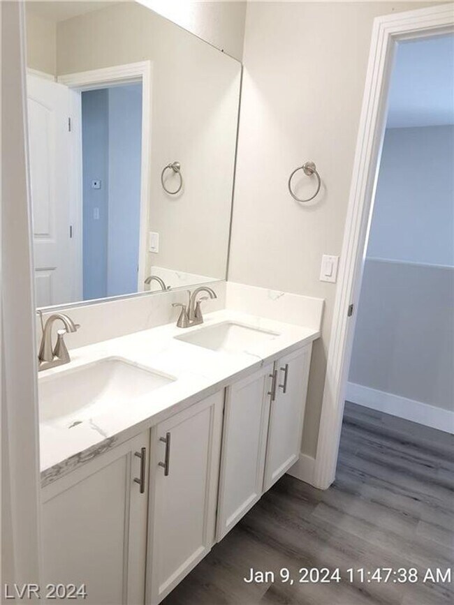 Building Photo - PARTIALLY FURNISHED 2-STORY HOME LOCATED O...