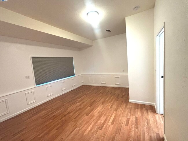 Building Photo - 3428 San Marino Ave