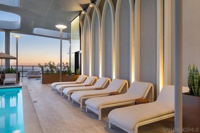 Building Photo - 525 Olive St