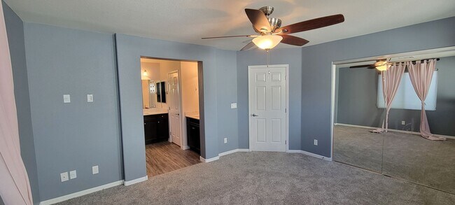 Building Photo - 4 bedroom plus roof top deck 1 bedroom dow...