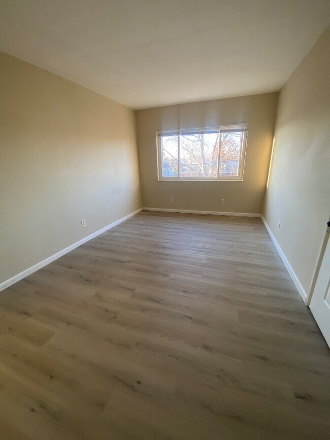 Building Photo - 814C Schirmer