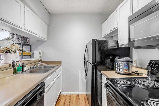 Building Photo - 3115 Helms St