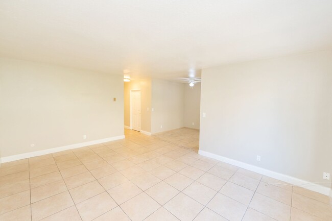 Building Photo - IMPERIAL BEACH / 2 Bedroom 1 bath  / $2400...